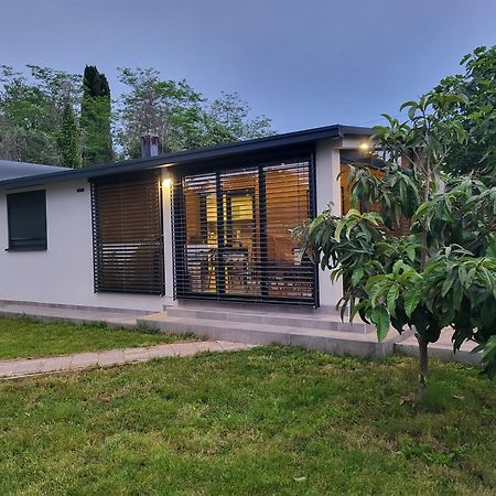 Guest House Tika Medulin Exterior photo