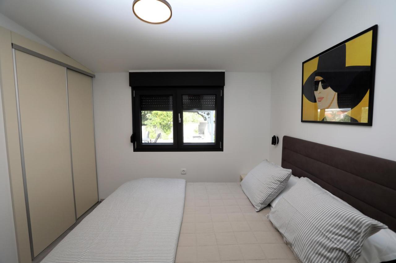 Guest House Tika Medulin Exterior photo