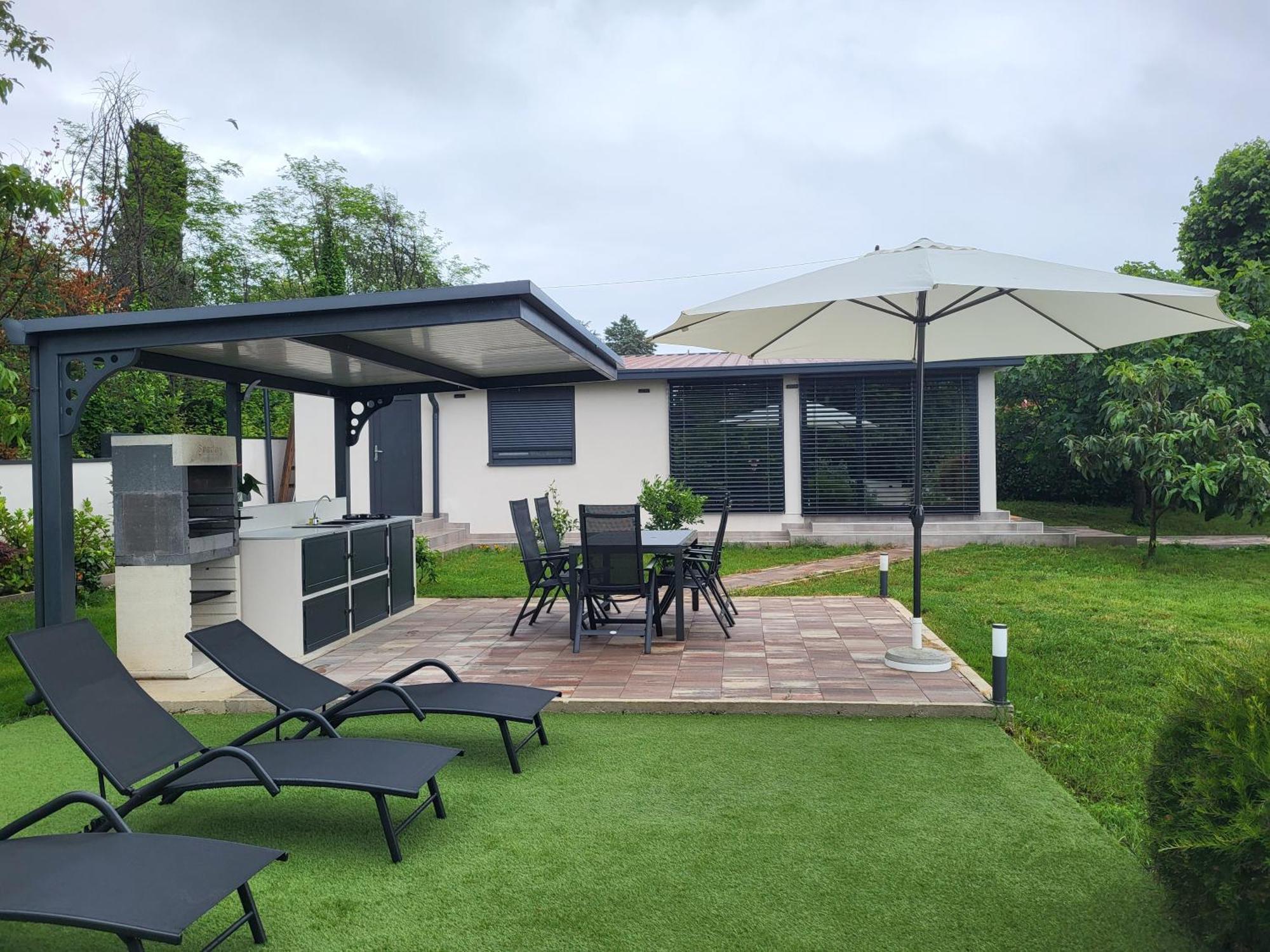 Guest House Tika Medulin Exterior photo