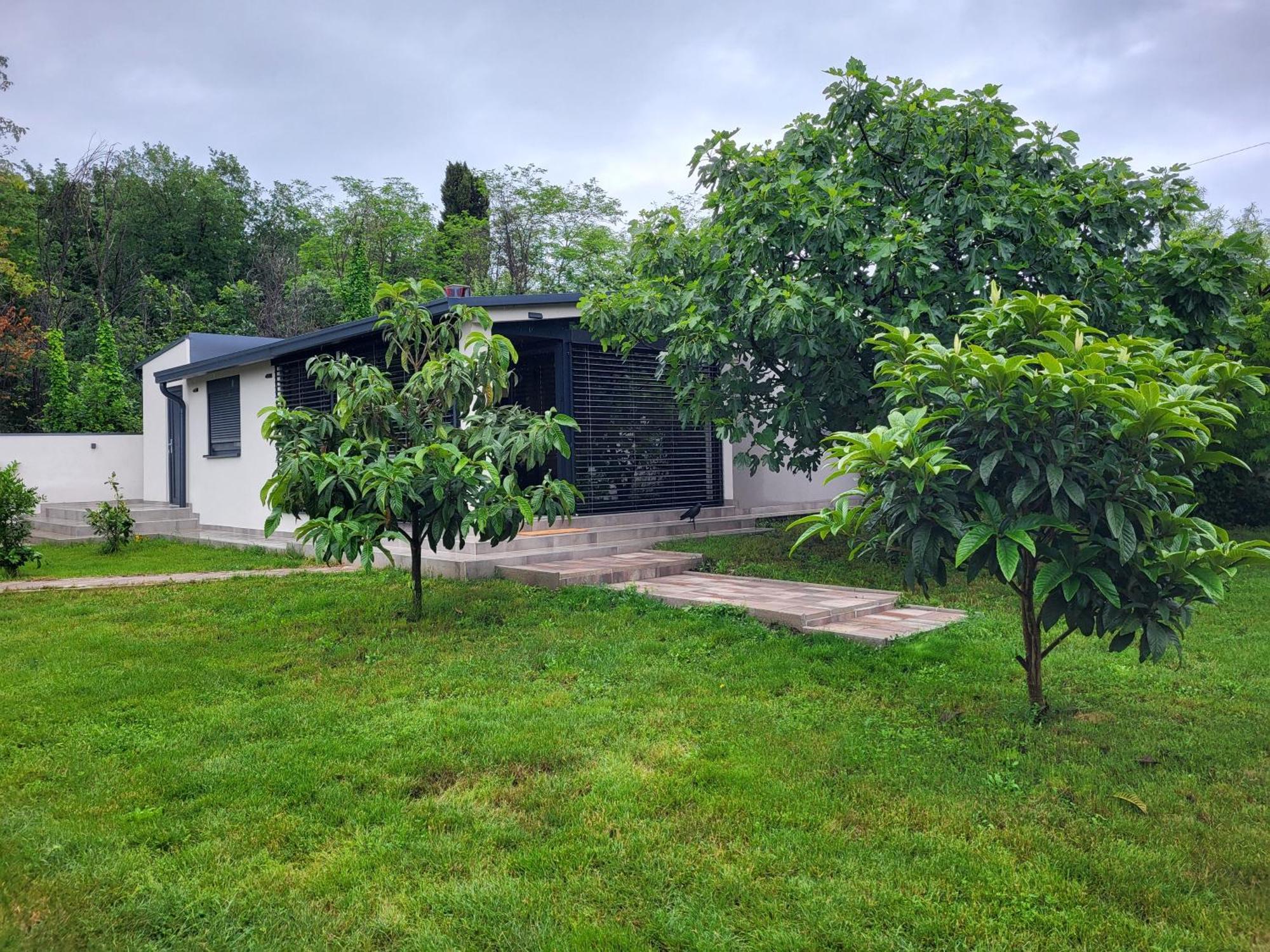 Guest House Tika Medulin Exterior photo